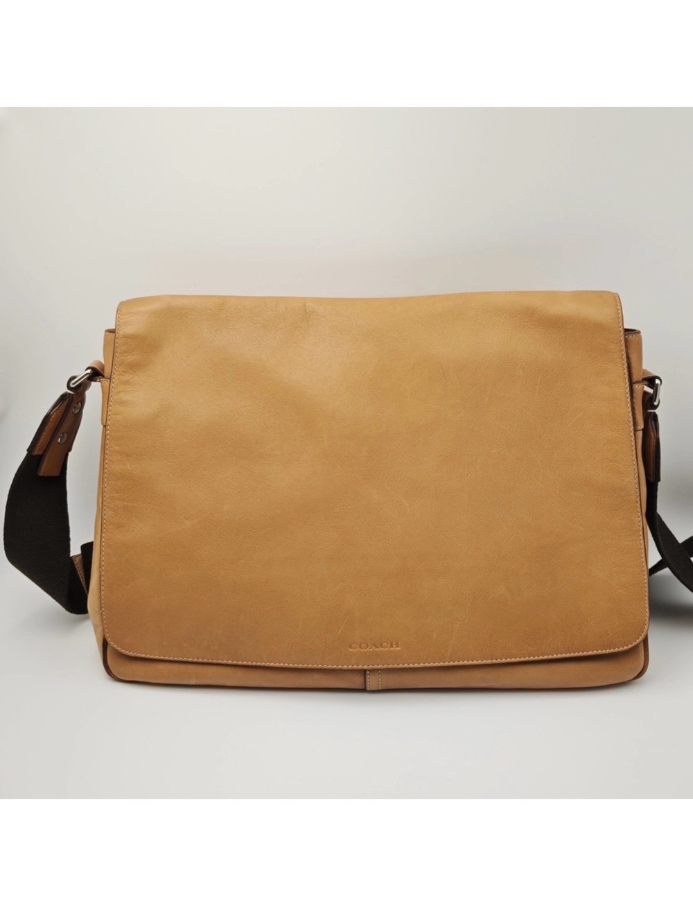 Coach Leather Messenger Bag in Tan with Black Strap - Picture 4 of 11